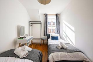 Family-Friendly Seaside Gem: King and Twin - 5