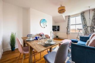 Family-Friendly Seaside Gem: King and Twin - Cromer - 2