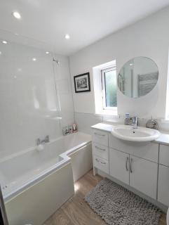 3 bed home with parking - 7