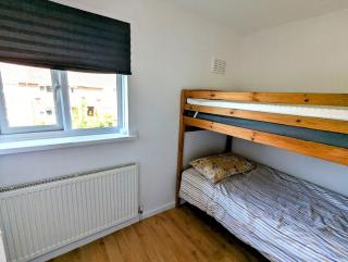 3 bed home with parking - 4