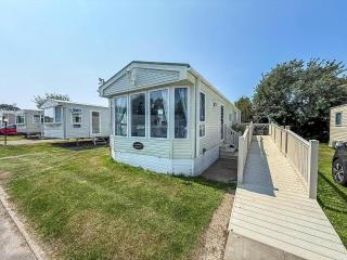Lovely Wheelchair Friendly Caravan At Skipsea Sands In Yorkshire Ref 41167Wf - Barmston - 0