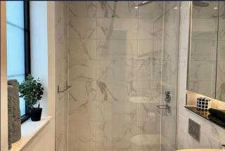 Luxury Apartment With Free Parking - Manchester - 3