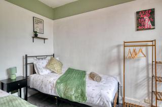 Victorian House in Hoole, Pets Allowed,Free Parking Sleeps 8 - Chester - 2