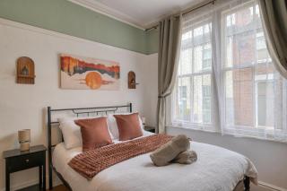 Victorian House in Hoole, Pets Allowed,Free Parking Sleeps 8 - Chester - 3