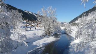 Stunning Gstaad Apartment With Mountain Views - 0