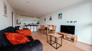 Apartment 100m from Fistral Beach- Underground Parking-Surf Shower & Locker- Sleeps 6 - Newquay - 4