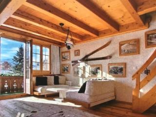 Warm Timbers Flat With Generous Living Area - Schönried - 0
