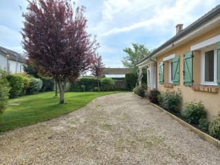 3 bedroom house with garden - - 9