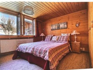 Warm Timbers Flat With Generous Living Area - Schönried - 8