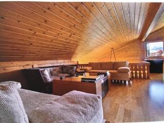 Warm Timbers Flat With Generous Living Area - Schönried - 5