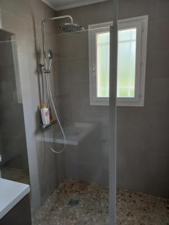 3 bedroom house with garden - - 6