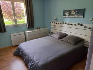 3 bedroom house with garden - - 1
