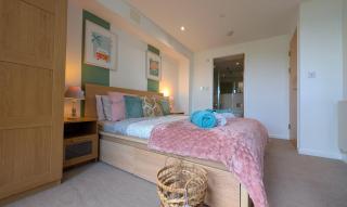 Apartment 100m from Fistral Beach- Underground Parking-Surf Shower & Locker- Sleeps 6 - Newquay - 0