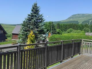 Chalet montagnard confortable à Super Besse avec grand terrain et parking privé - FR-1-814-139 - Besse-et-Saint-Anastaise - 1