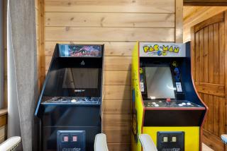 Cozy Cabin with Hot Tub, Fire Pit and Arcade Games - 5