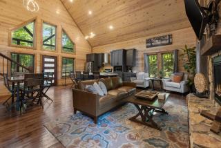 Cozy Cabin with Hot Tub, Fire Pit and Arcade Games - 0