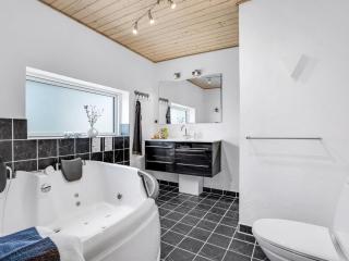 Holiday Home Helin - 800m from the sea by Interhome - Rødby - 3