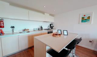 Apartment 100m from Fistral Beach- Underground Parking-Surf Shower & Locker- Sleeps 6 - 5