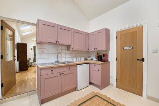 Wisteria Lodge Dog friendly Countryside Escape - 6