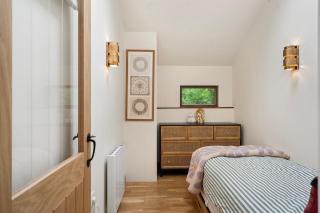 Wisteria Lodge Dog friendly Countryside Escape - 2