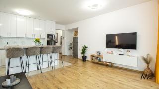 MoHost Blue - Sophisticated Retreat with Views - 3