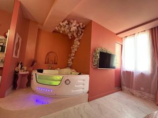 LE LOVE-ROOM, Jacuzzi, Hyper-centre - Mâcon - 4