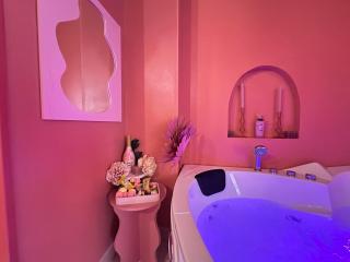 LE LOVE-ROOM, Jacuzzi, Hyper-centre - Mâcon - 2