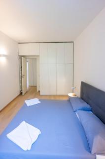 Overlooking The Lake Como Apartments - 4