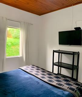 Vila de Casas de Campo Rústica e Aconchegante na Mata Atlântica - 4