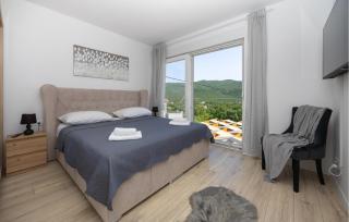 Stunning Home In Primorski Dolac - 6