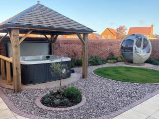 4 Bed in Holt 79034 - Holt - 0