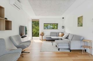 Sea View And Comfort In Architect-Designed Home - 9