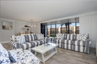 Soak in stunning Gulf views from Sundial N301, a stylishly updated third-floor condo on Sanibel - Sanibel - 5