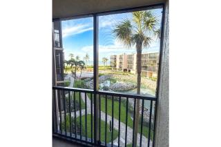 Soak in stunning Gulf views from Sundial N301, a stylishly updated third-floor condo on Sanibel - Sanibel - 4