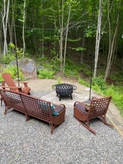 Hillside HideAway - - 5