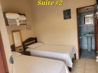 Hostal Landivar - A media cuadra de la plaza - Buena Vista - 1