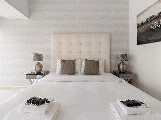 Classic Vintage Charm - 2BR in Cayan Dubai Marina - 5