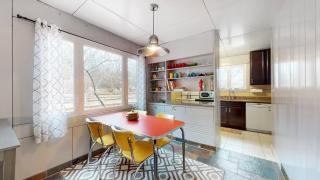• Iconic Lustron home with 2 king beds • - Windsor Heights - 9
