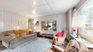 • Iconic Lustron home with 2 king beds • - Windsor Heights - 7
