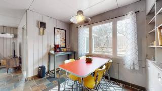 • Iconic Lustron home with 2 king beds • - Windsor Heights - 4