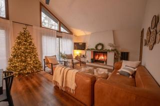 Luxurious Cabin by Lakes & Ski - Lake Ariel - 1