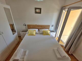 Cosy 1 Bedroom Apartment For 3 With Free Parking - Makarska - 2