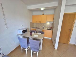 Cosy 1 Bedroom Apartment For 3 With Free Parking - 1