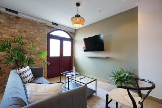 Scenic 2BR in Casco Viejo - 1