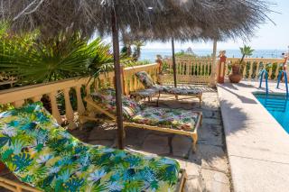 Coastal Retreat 5BR Villa - Pool & Seaviews - 4