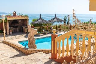 Coastal Retreat 5BR Villa - Pool & Seaviews - 9