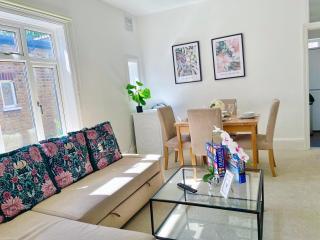 Central Hammersmith 3-Bedroom Maisonette with Private Rooftop Terrace & FREE WiFi - London - 8