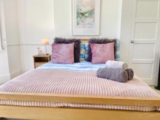 Central Hammersmith 3-Bedroom Maisonette with Private Rooftop Terrace & FREE WiFi - London - 4