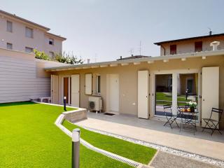 Michelle Mazzolari Apartment by Bookinggardalake - Rivoltella - 0