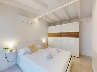 Michelle Mazzolari Apartment by Bookinggardalake - Rivoltella - 1